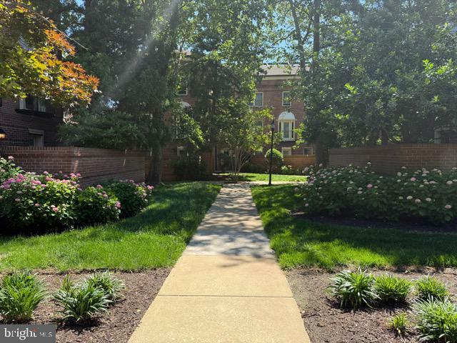 Property Photo: 1107 N Pitt Street 1B VA 22314
