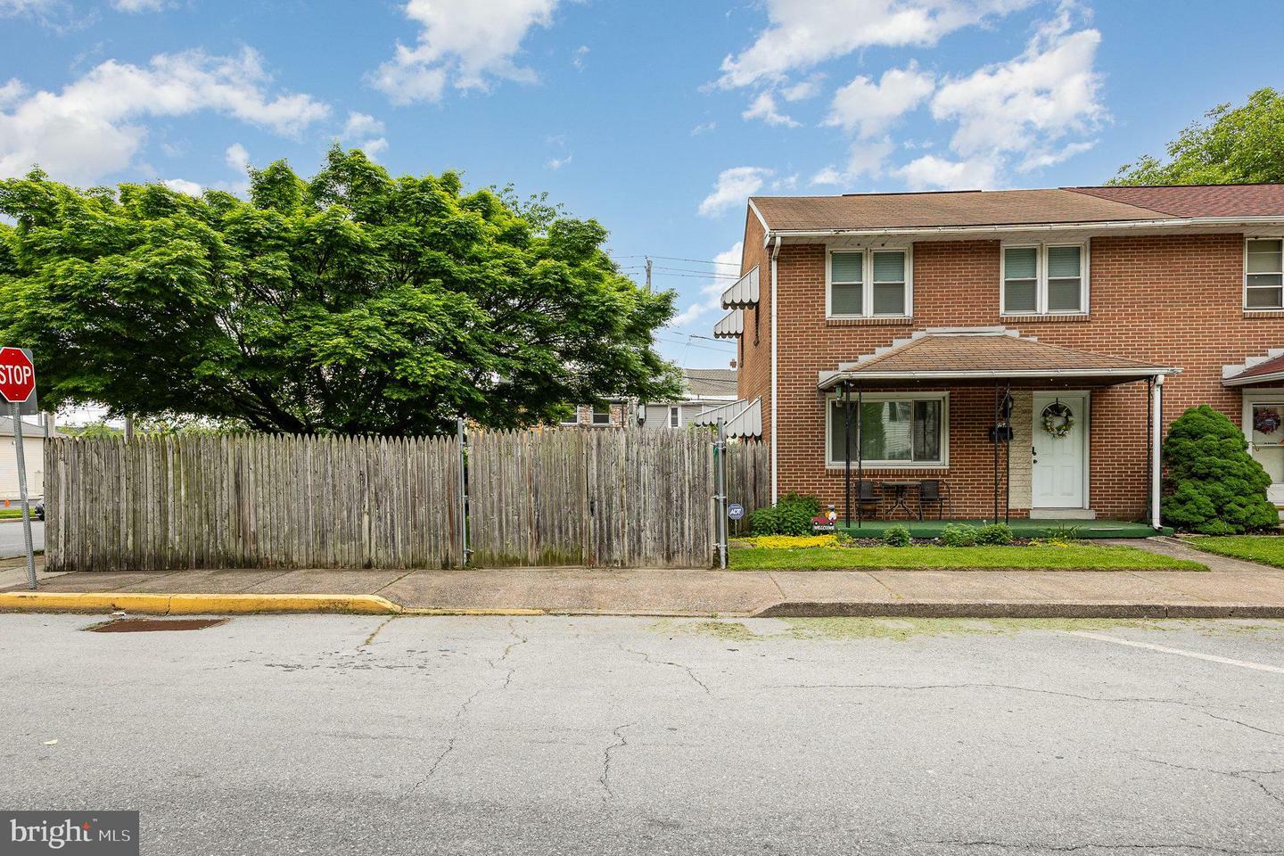 Property Photo:  758 S 2nd Street  PA 17113 