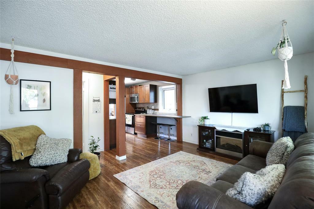 Property Photo: 312 Melrose Avenue West MB R2C 1N8