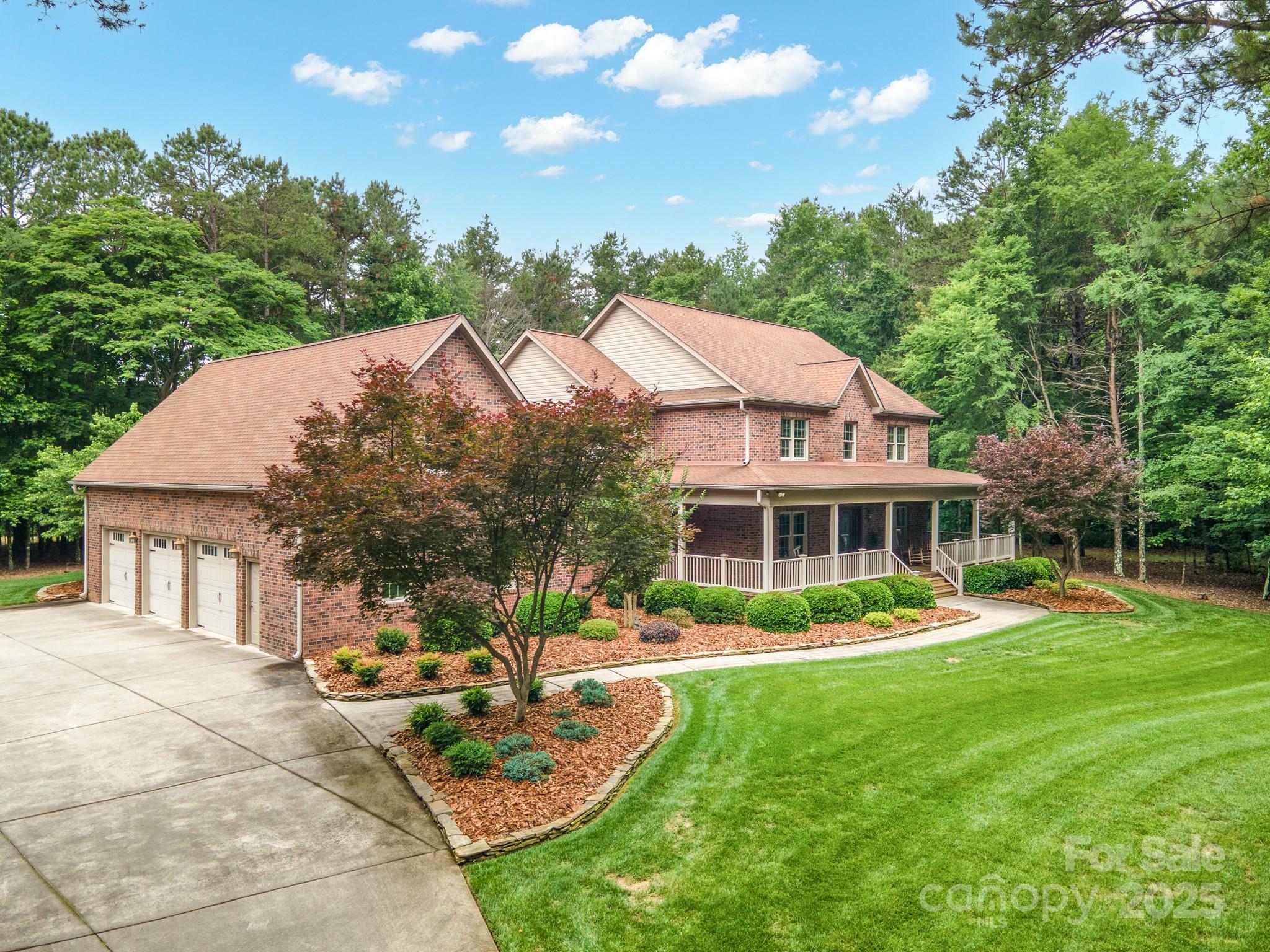 Property Photo:  270 North Street  NC 28147 