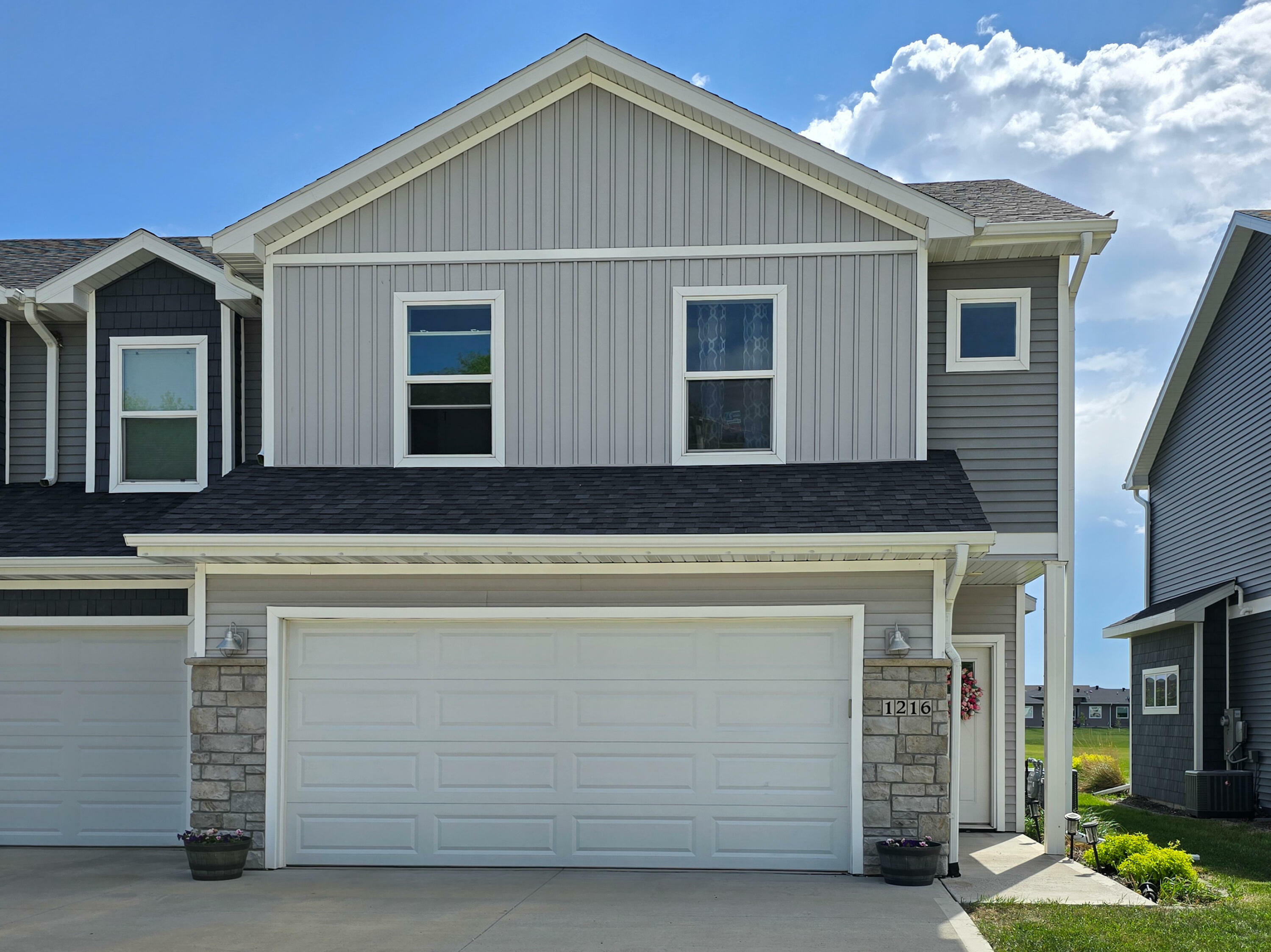 Property Photo: 1216 S Linn Street IA 50036