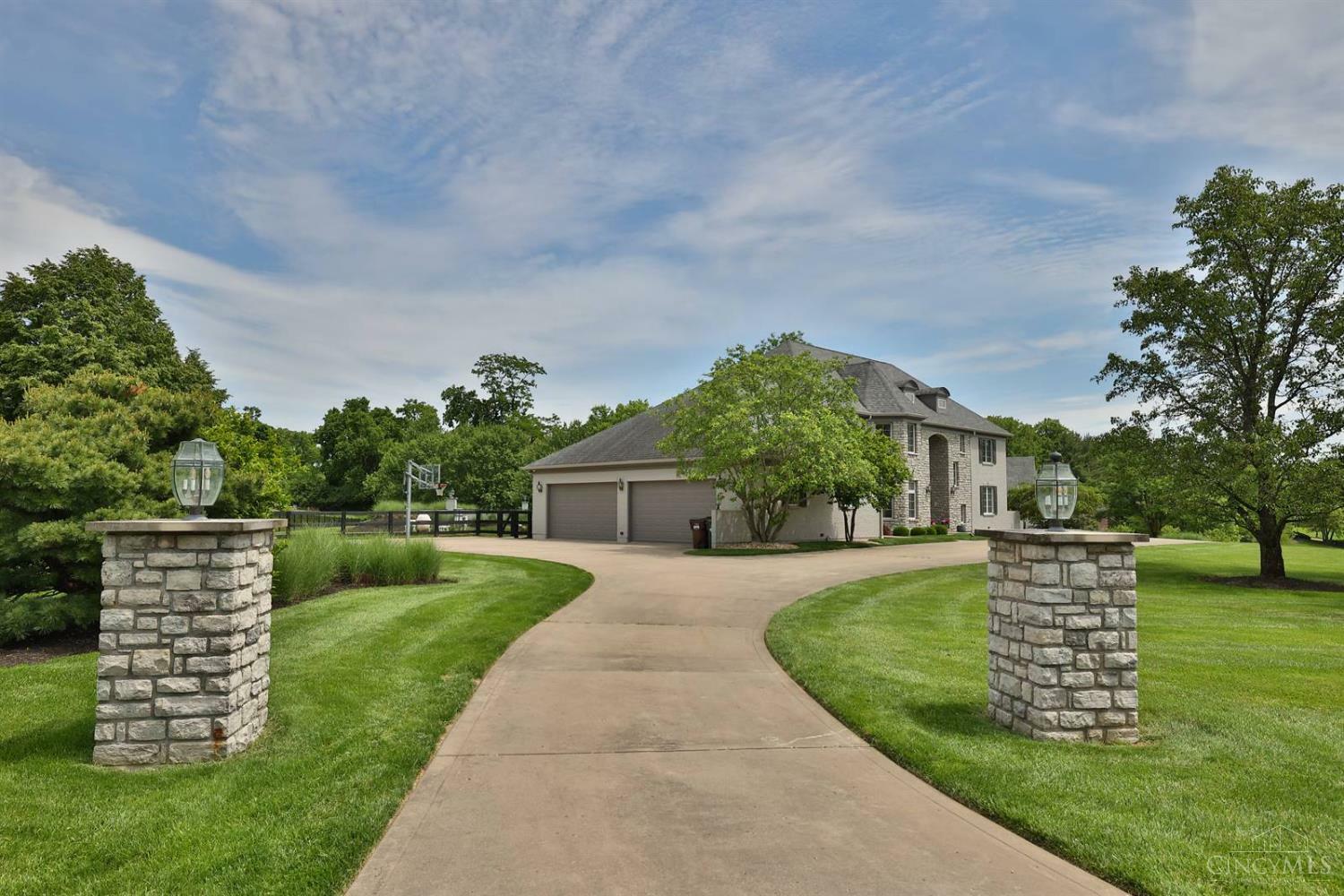 Property Photo: 5110 Rollman Estates Drive OH 45236