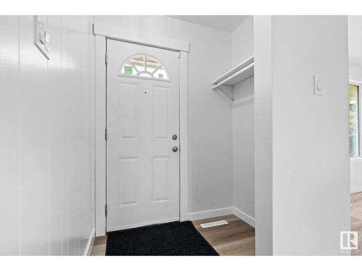 Property Photo:  16318 87 Av NW  AB T5R 4H2 