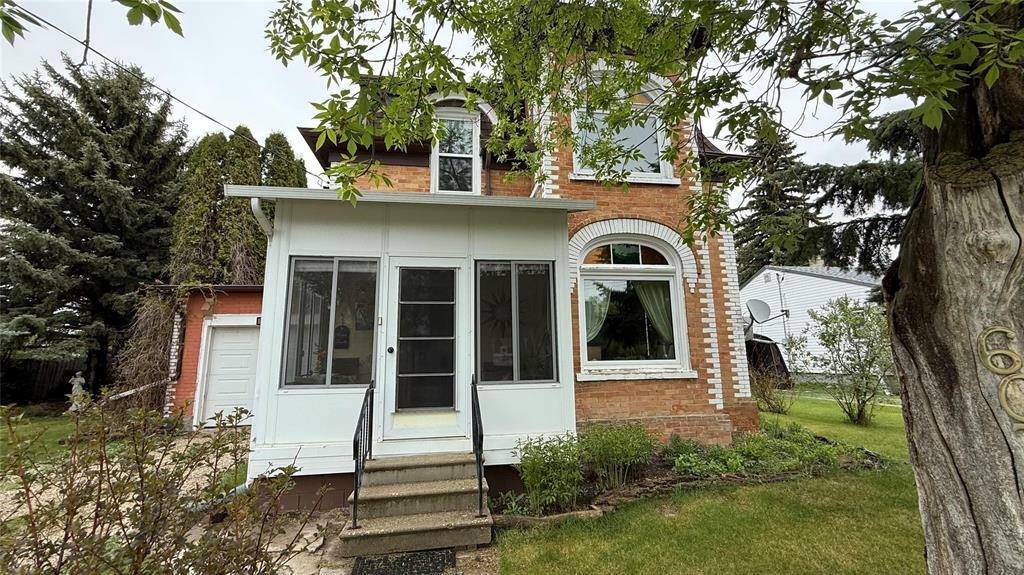 Property Photo: 607 River Avenue MB R0M 0X0
