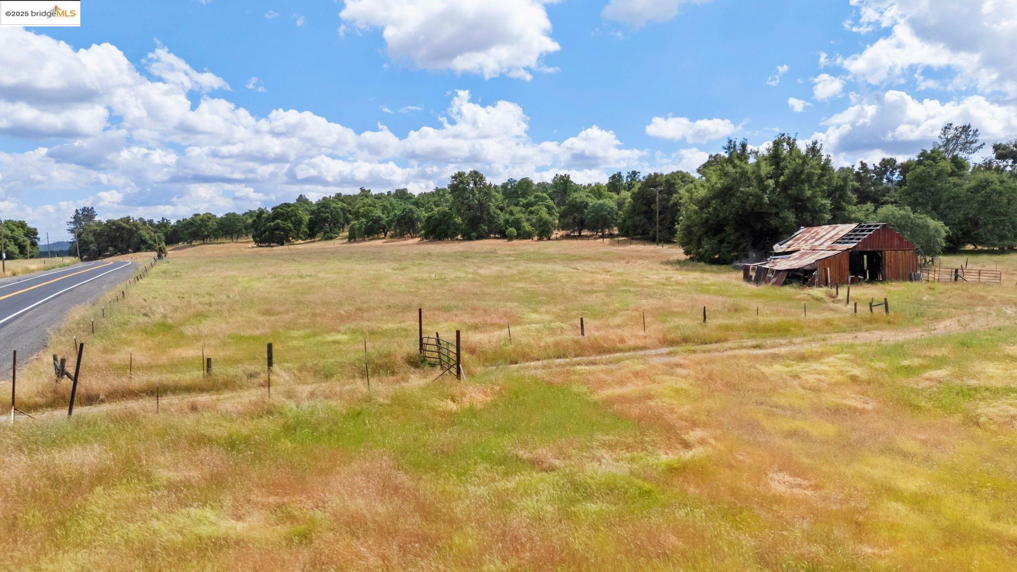 Property Photo: 8553 Montezuma Rd CA 95327