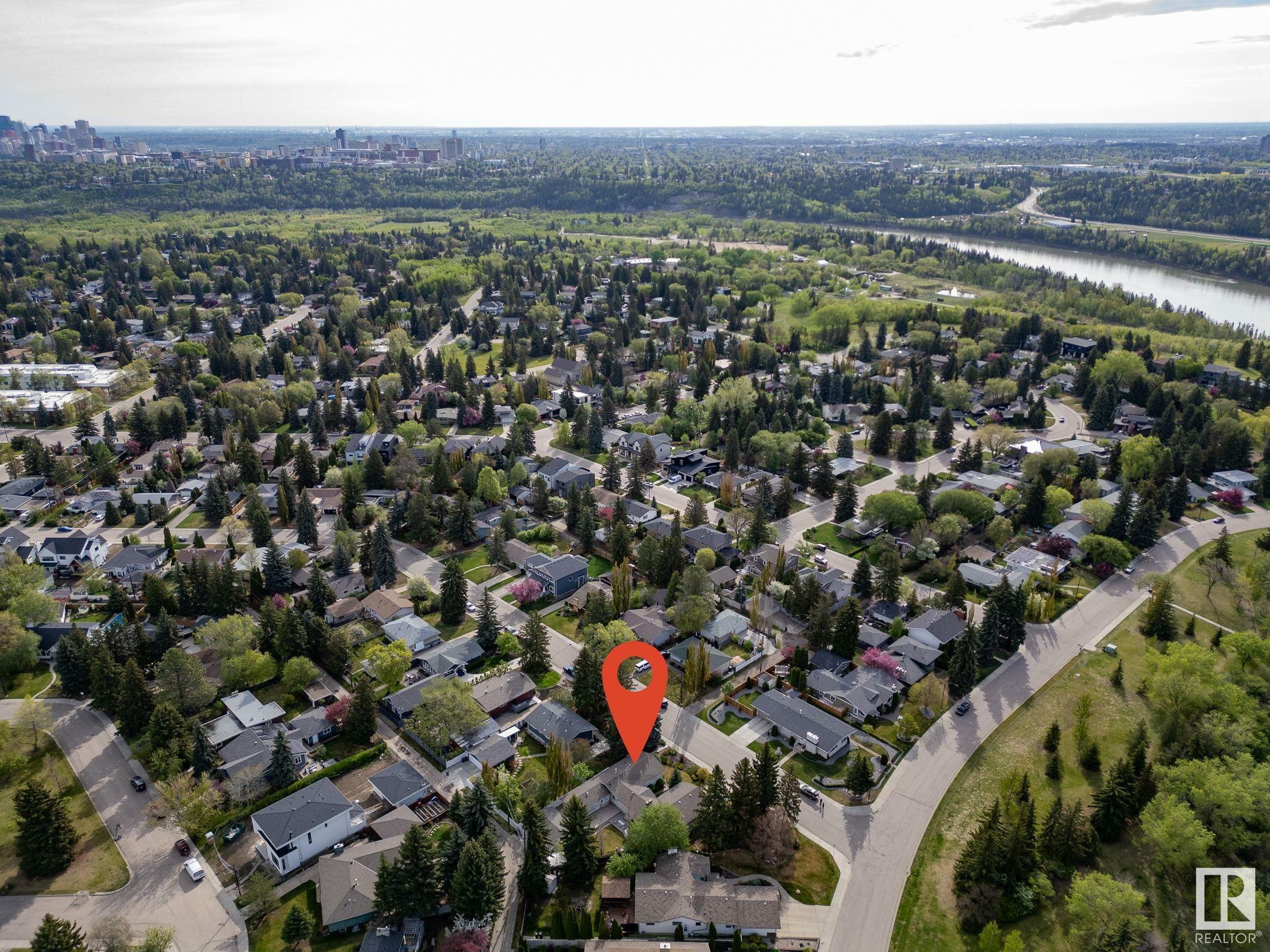 Photo de la propriété: 7608 143A Street NW AB T5R 0P9