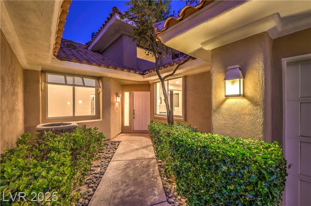 Property Photo: 5010 Crooked Stick Way NV 89113