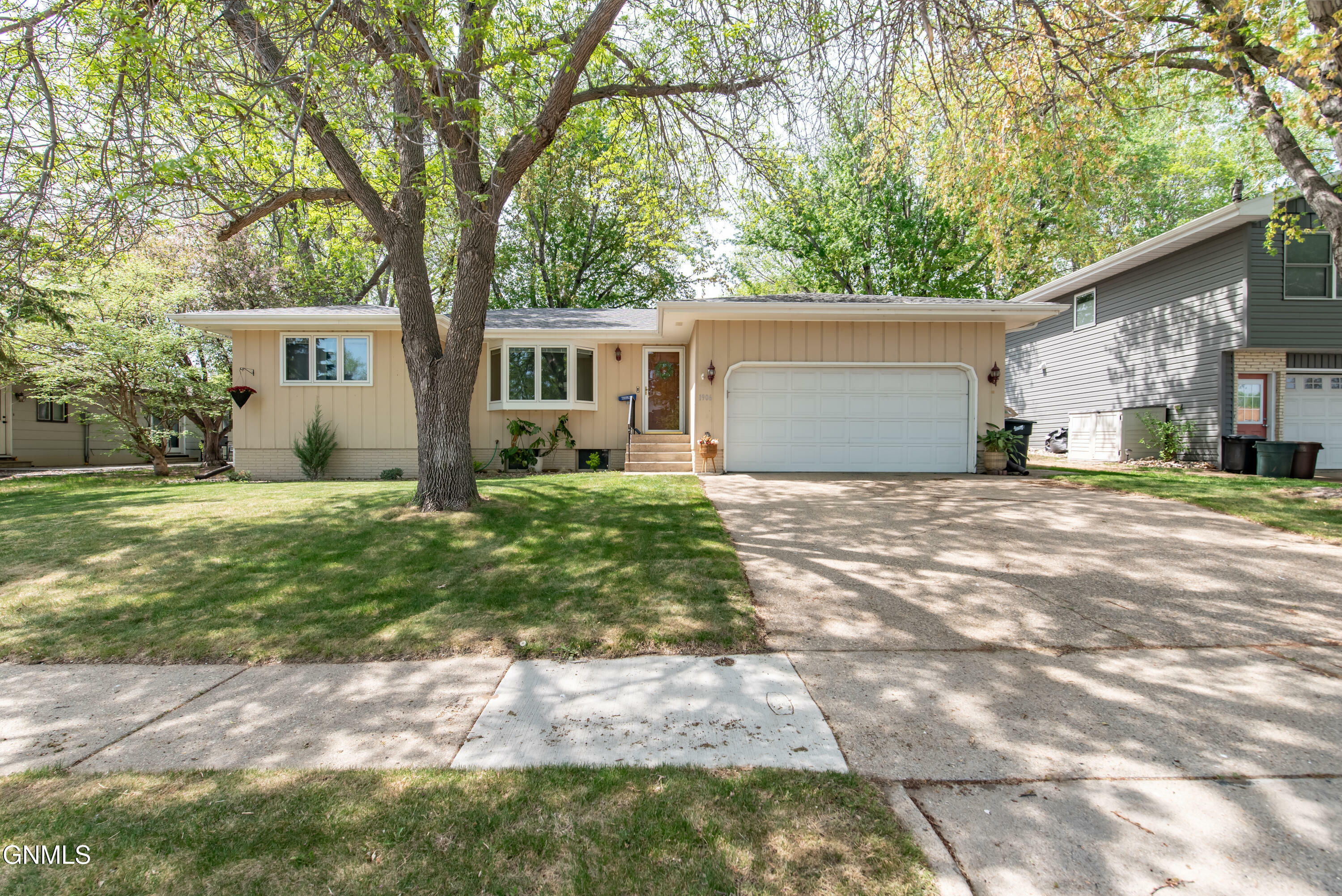 Property Photo: 1906 20th Street ND 58501
