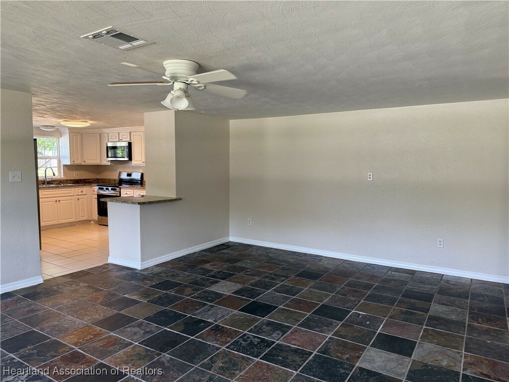 Property Photo: 3 Oak Street FL 33852