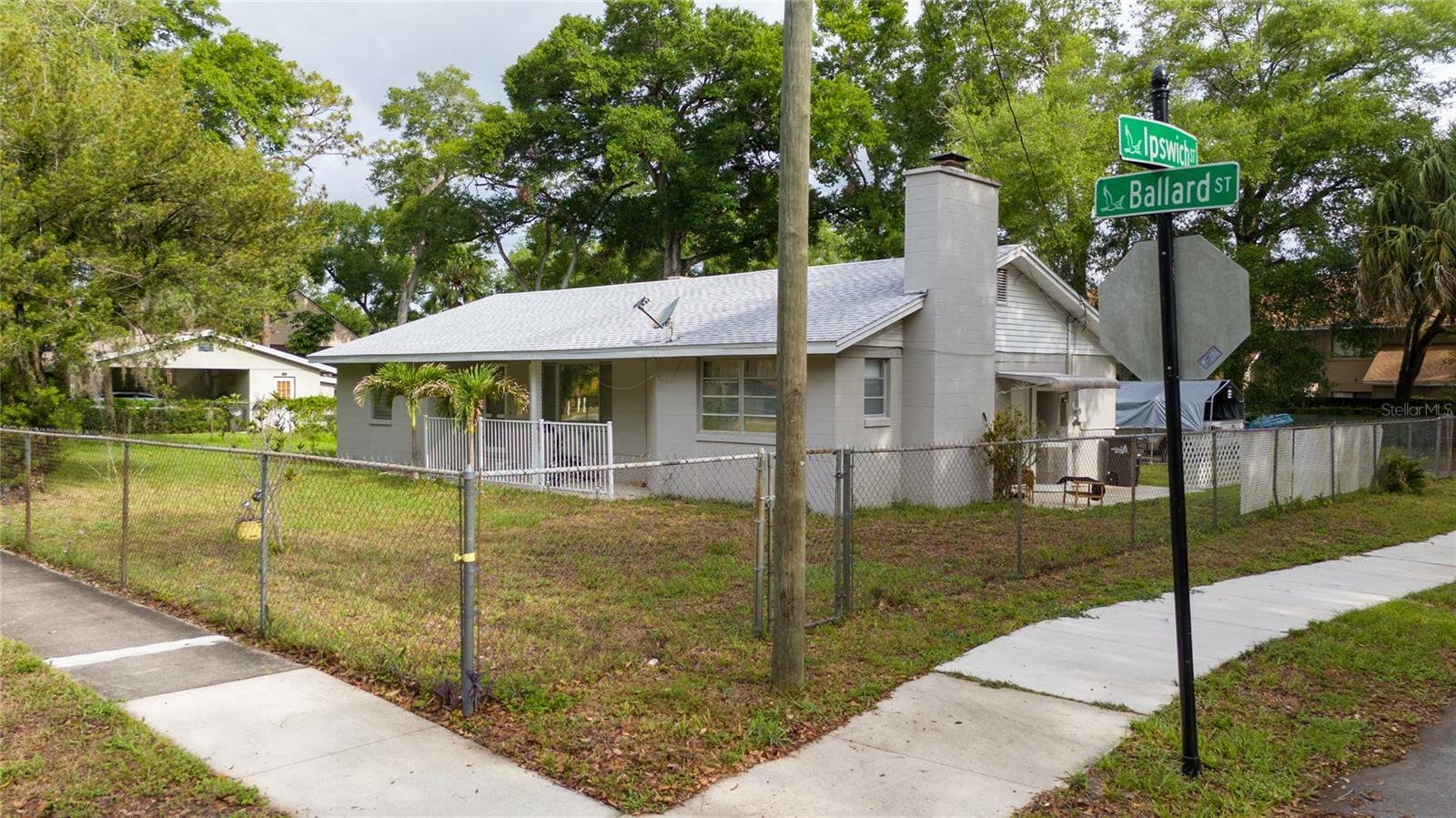 Property Photo: 715 Ballard Street FL 32701