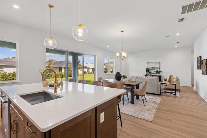 Property Photo: 1012 Gloryland Court FL 32771