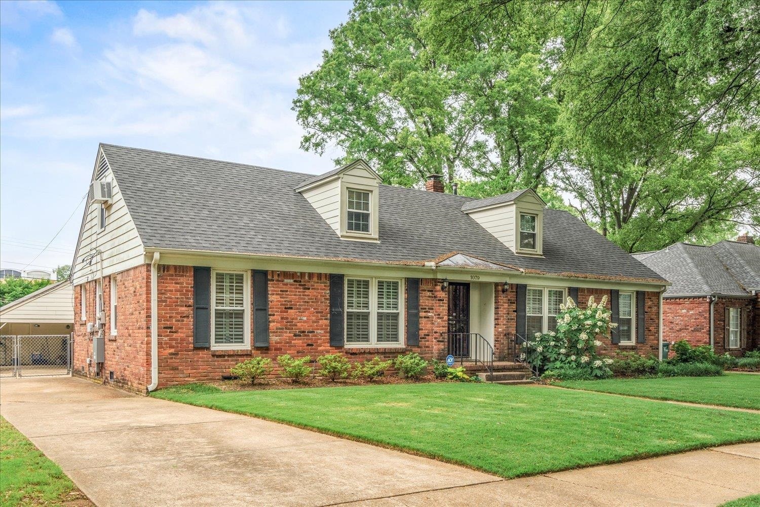 Property Photo: 1079 Woodview Dr TN 38117
