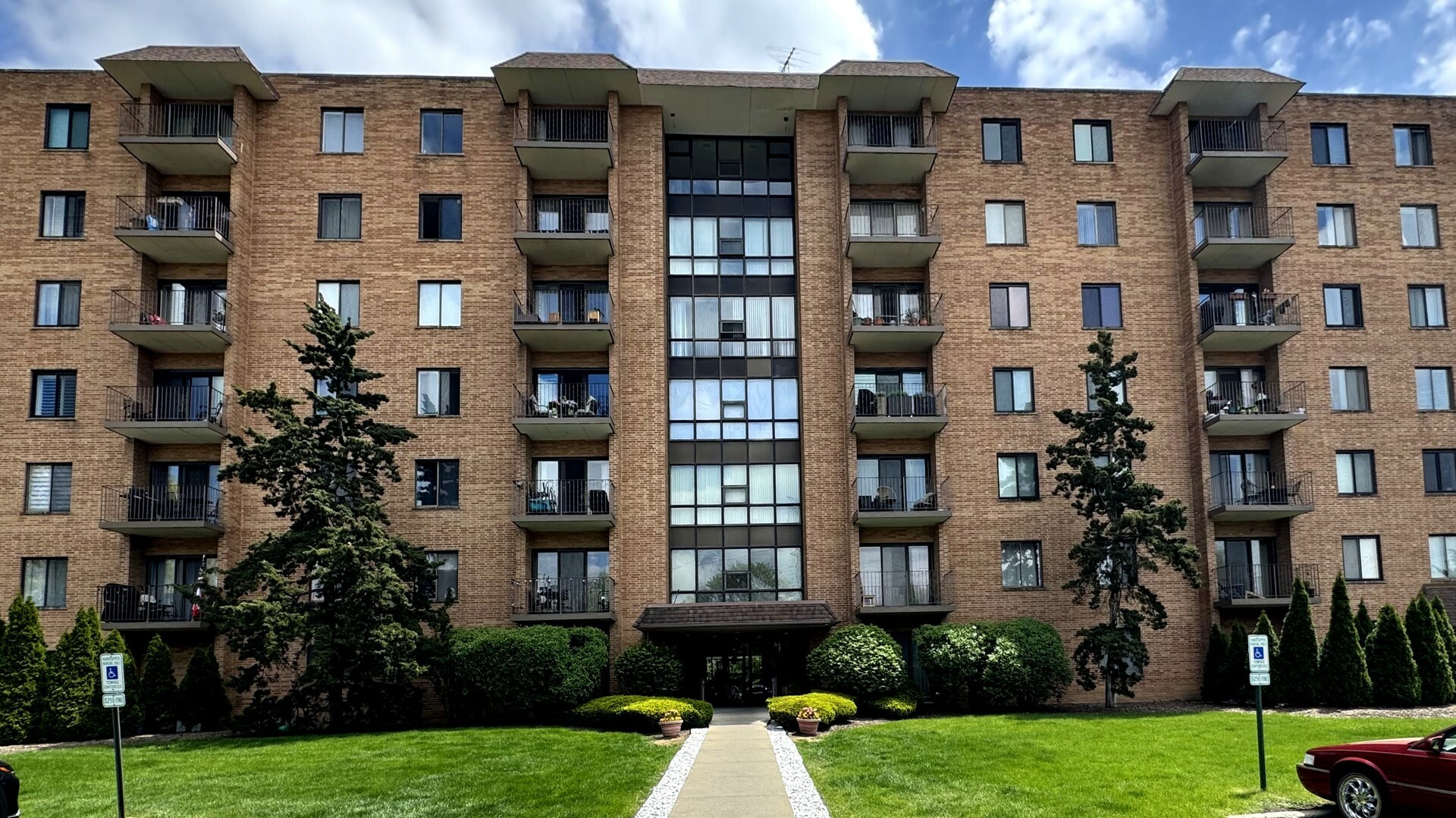 Property Photo: 1727 W Crystal Lane 212 IL 60056