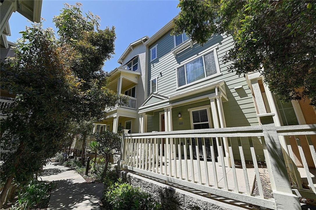 Property Photo: 2303 Jefferson Street 1215 CA 90501