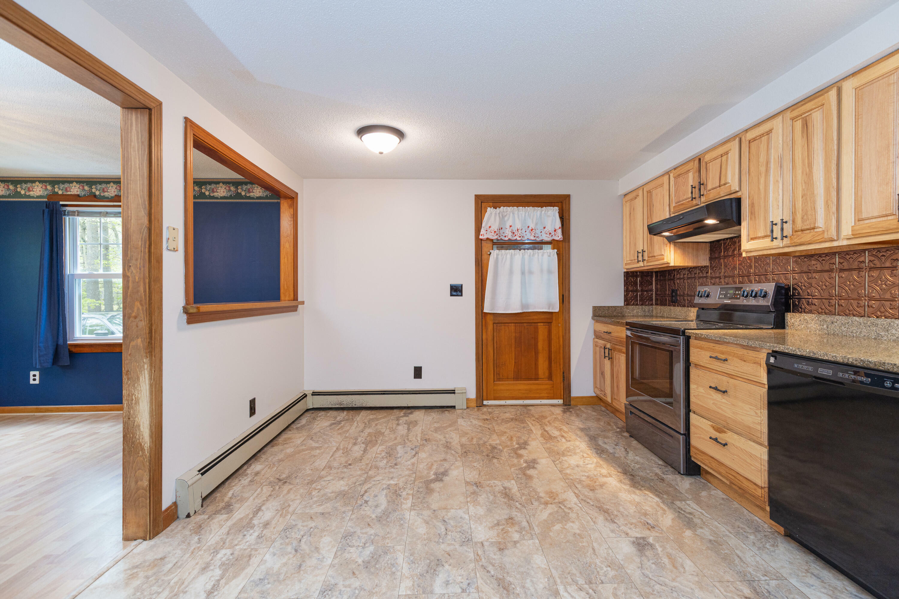 Property Photo: 121 Glenwood Road ME 04090