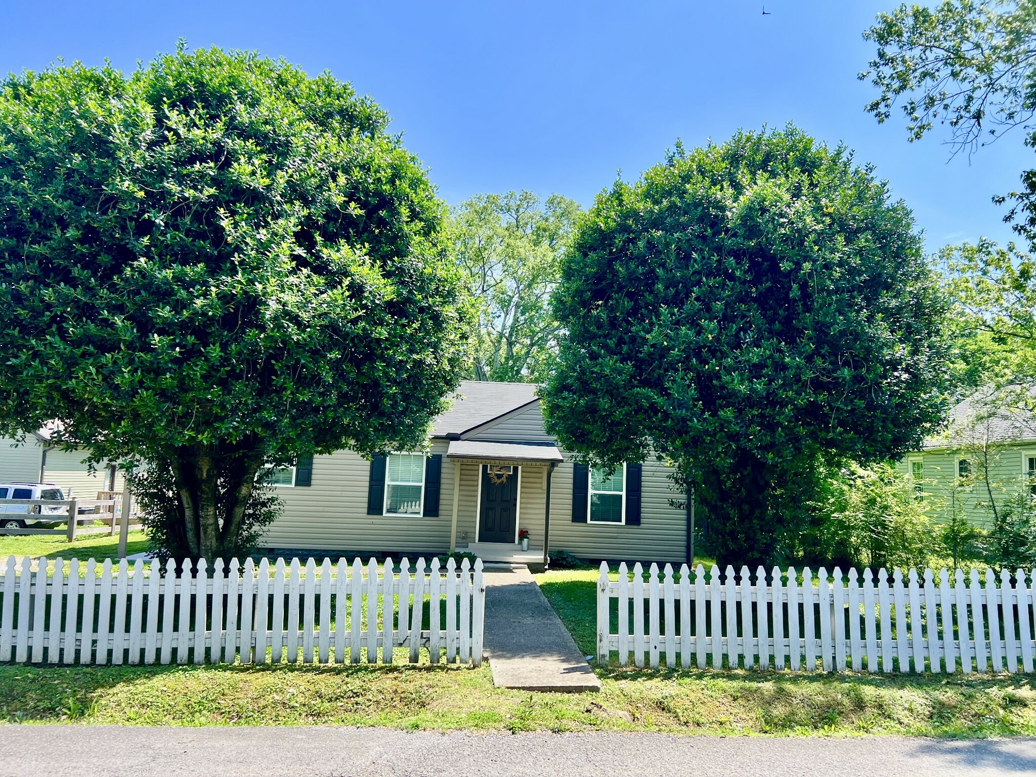 Property Photo: 202 Maplewood Dr TN 37160