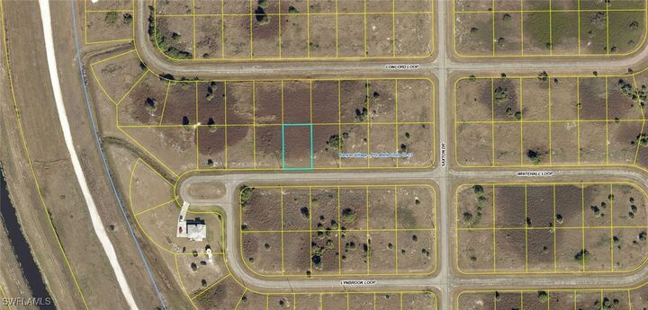 Property Photo: 208 Lynbrook Loop FL 33935