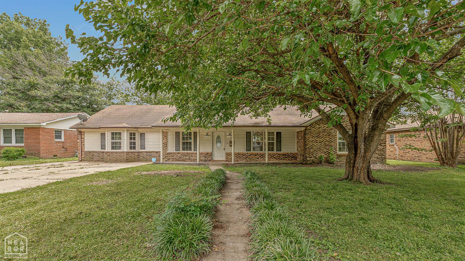 Property Photo: 803 Robindale Road AR 72315