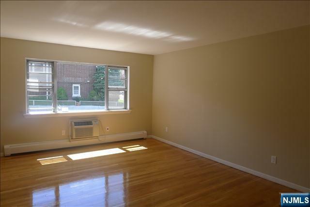Property Photo:  129-131 6th Street 2  NJ 07022 