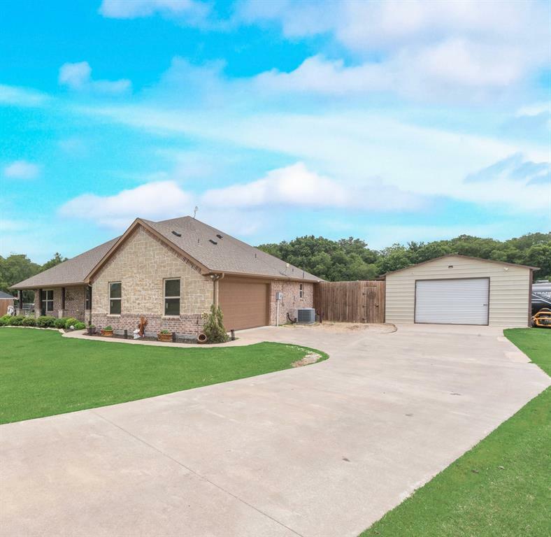 Photo de la propriété:  1080 Lester Burt Road  TX 75442 