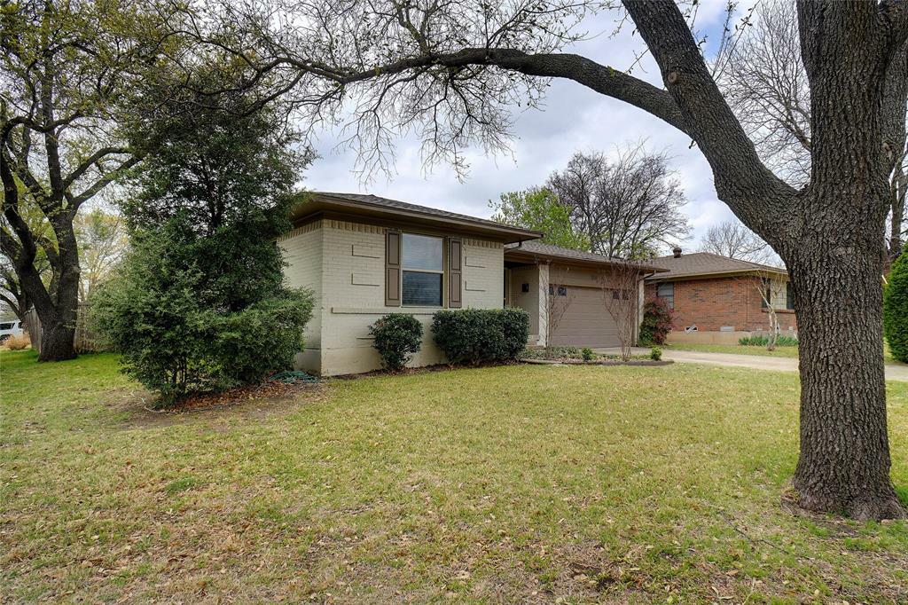 Property Photo: 1201 Lorrie Drive TX 75080
