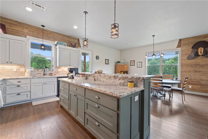 Property Photo: 13812 Sunburst Lane AR 72736