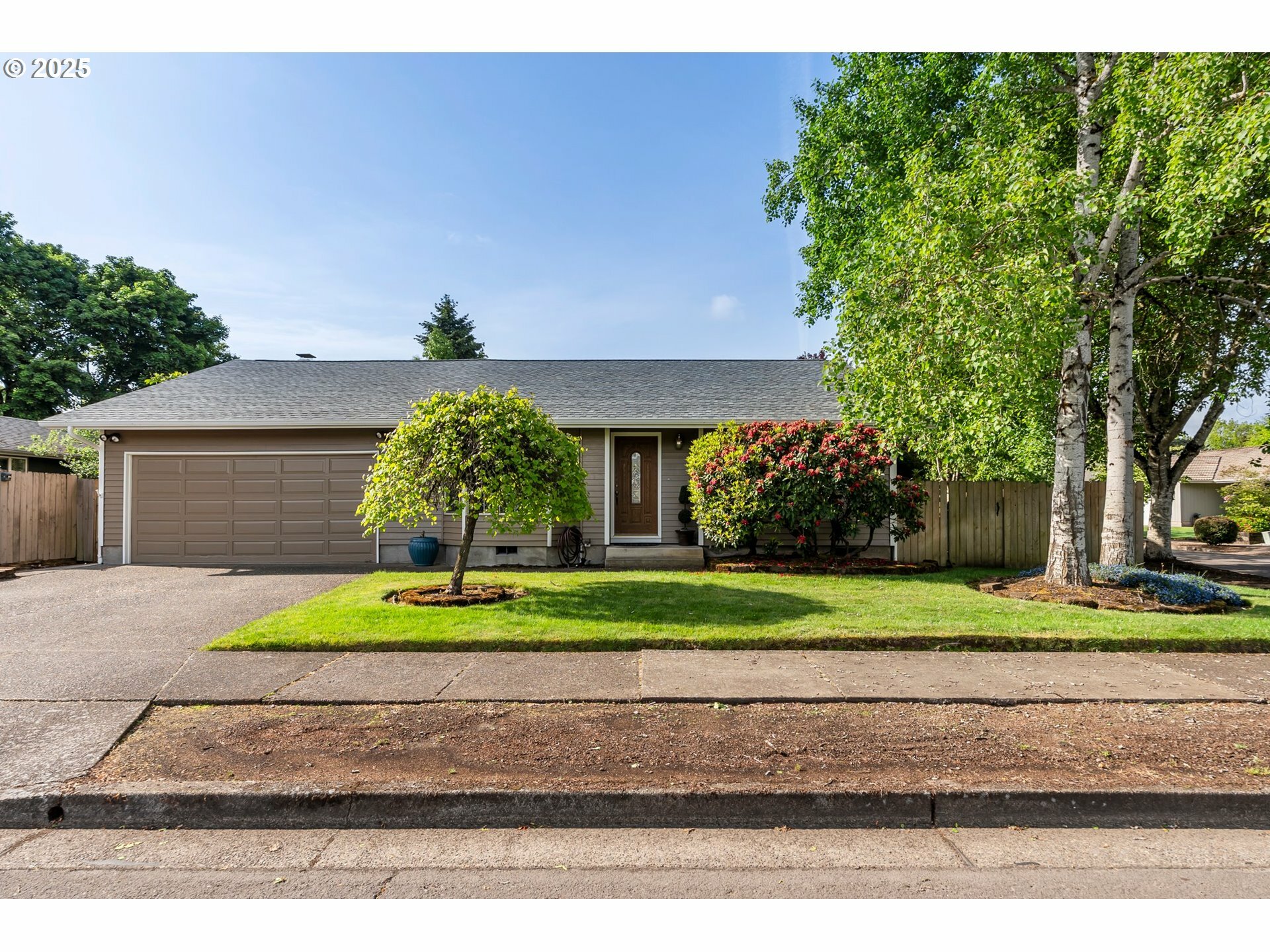 Property Photo: 2018 Best Ln OR 97401