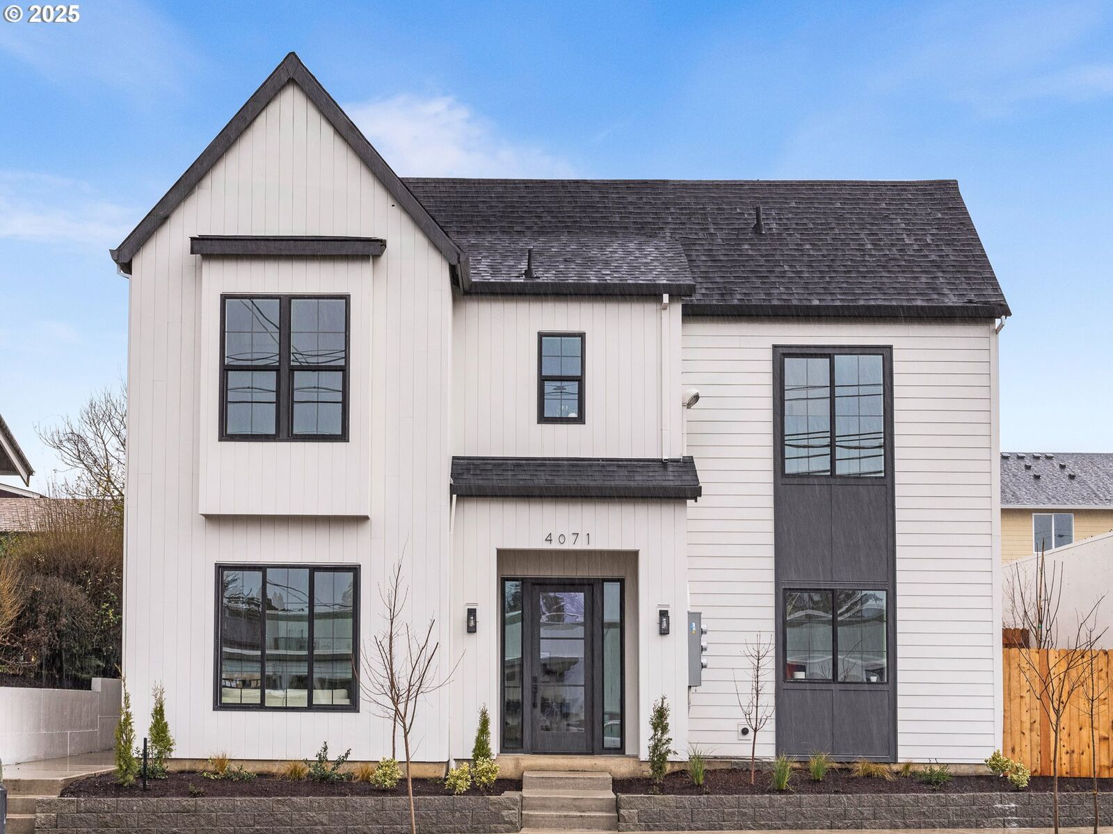 Property Photo: 4077 SE Milwaukie Ave 4 OR 97202