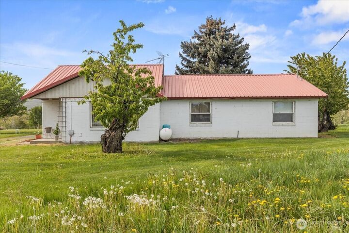 Property Photo: 9600 Occidental Road WA 98903