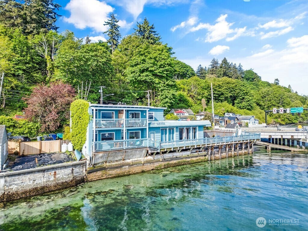 Property Photo: 10824 Vashon Hwy SW WA 98070
