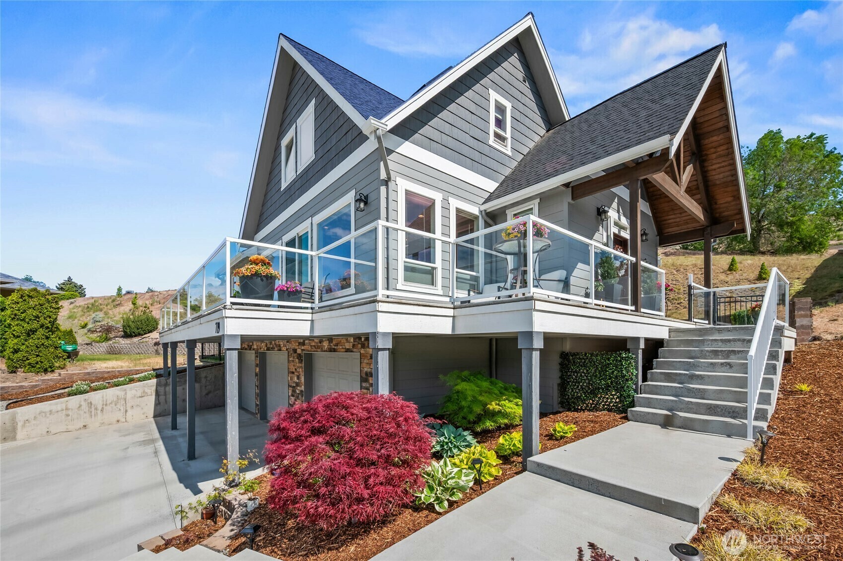 Property Photo: 719 19th Street NE WA 98802