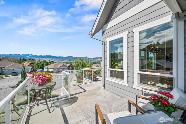 Property Photo: 719 19th Street NE WA 98802
