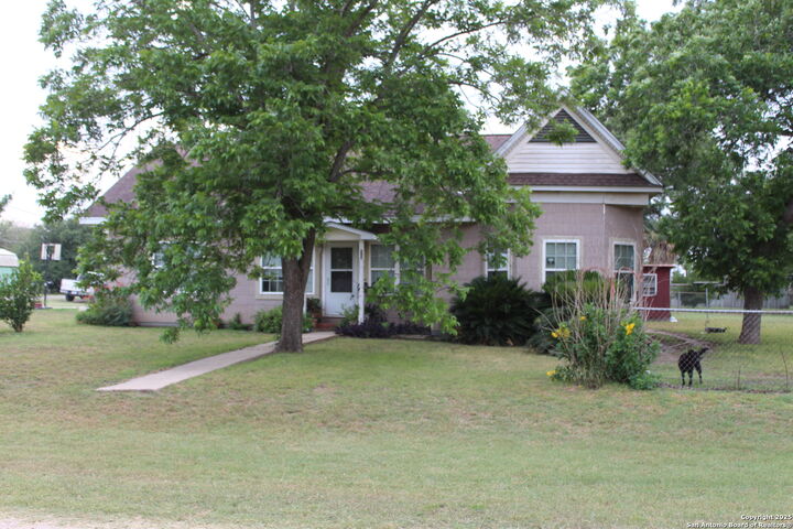 Property Photo:  302 5th  TX 78141 