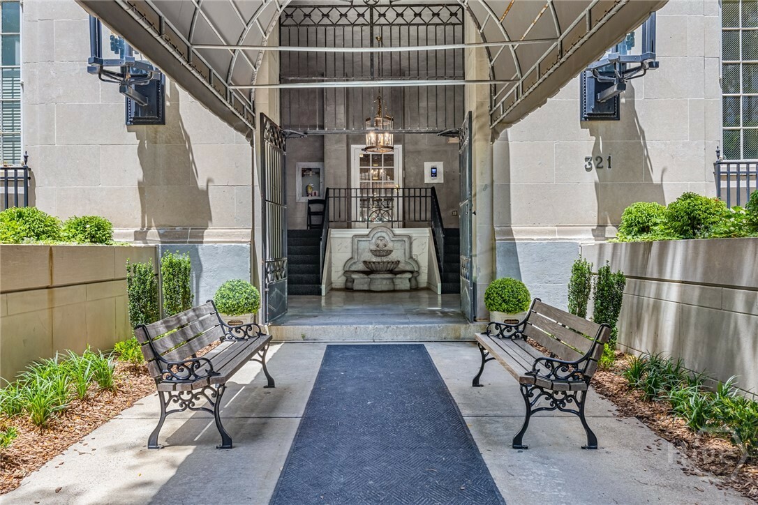 Property Photo: 321 Abercorn Street 404 GA 31401