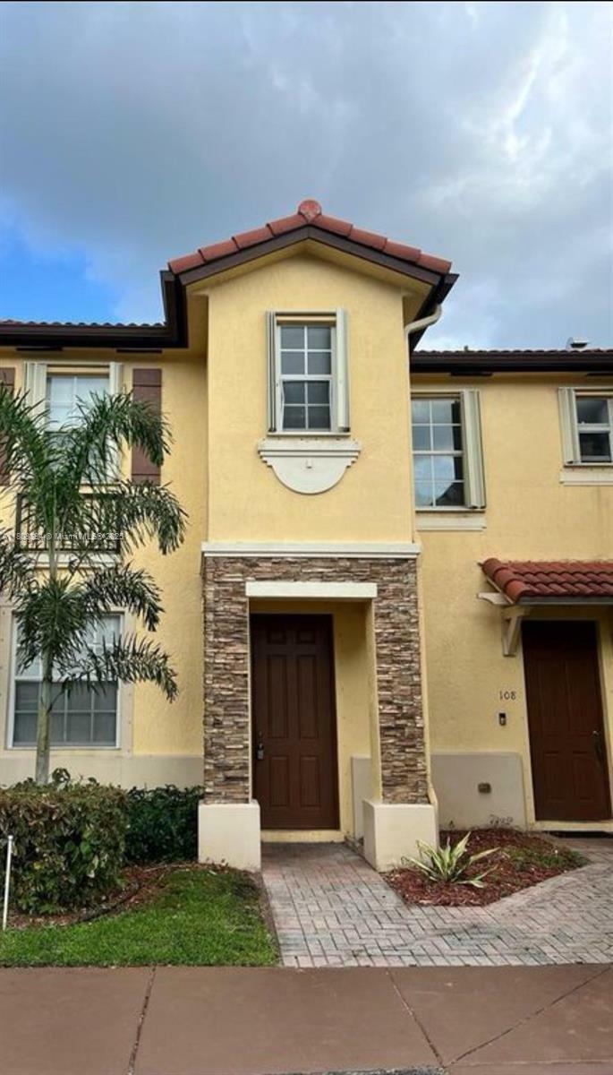 Property Photo: 3370 NE 13th Cir Dr 107-20 FL 33033