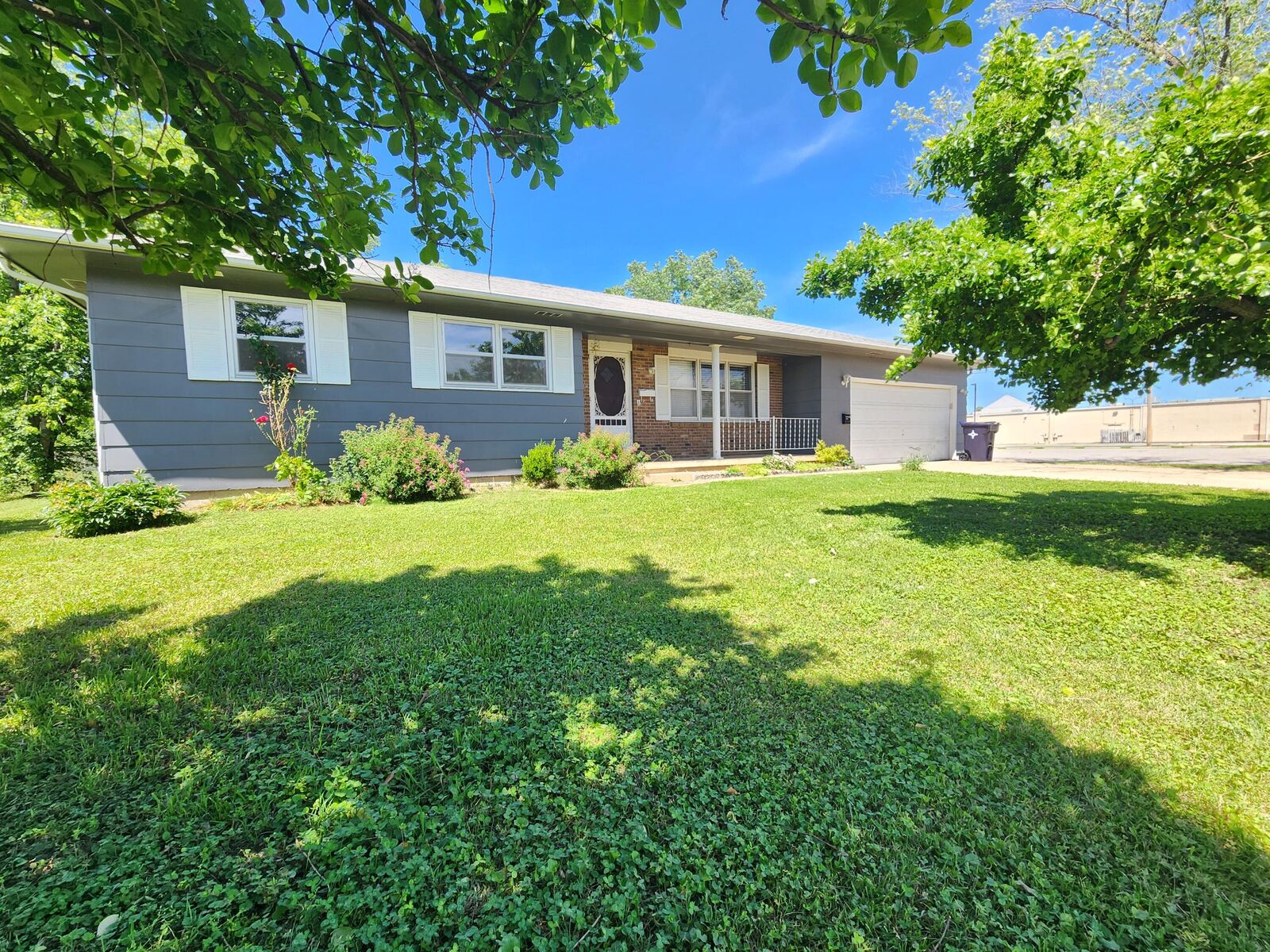 Property Photo: 1611 9th Street MO 65775