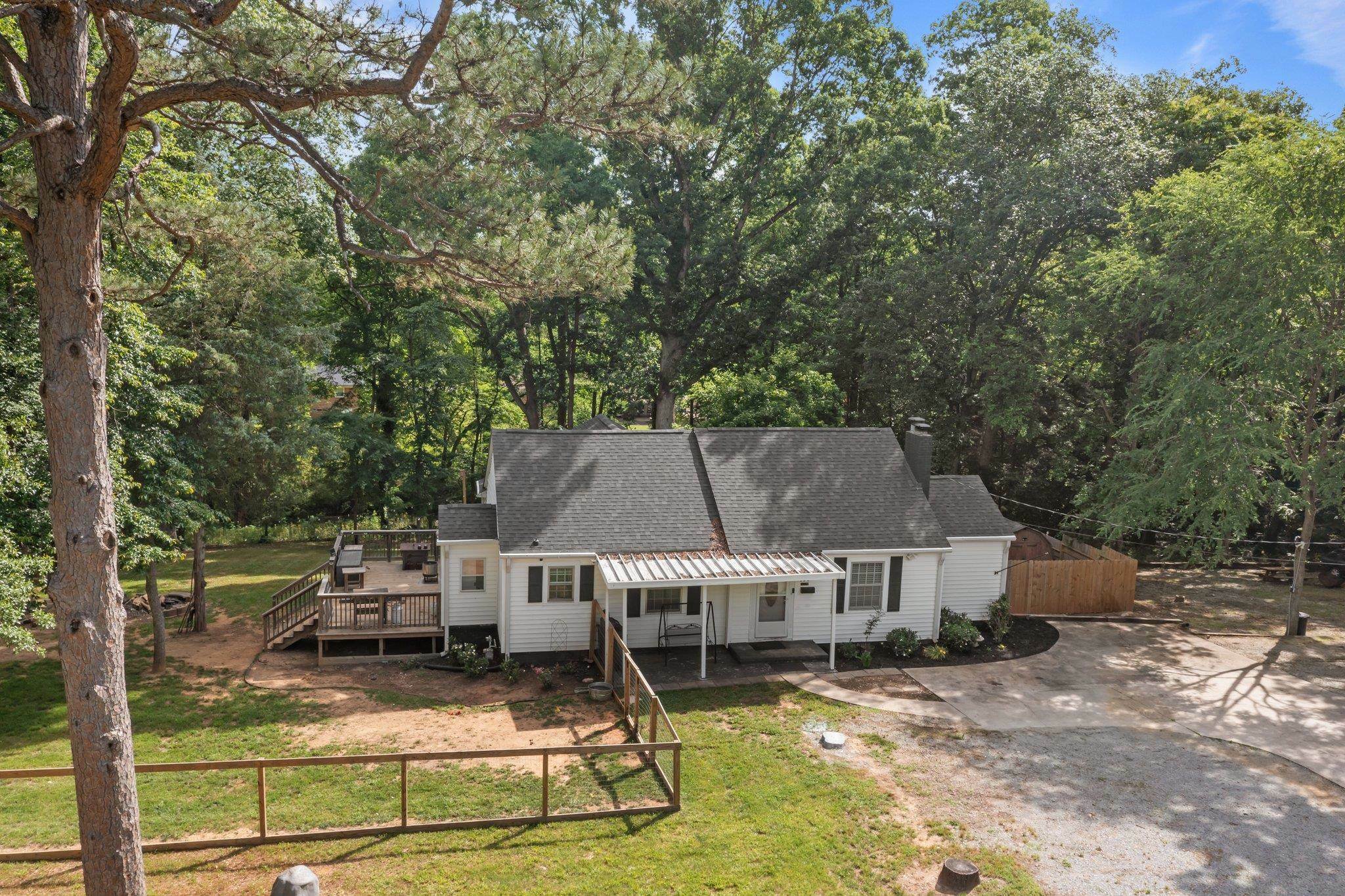 Property Photo: 800 Woodlawn Street NC 28012