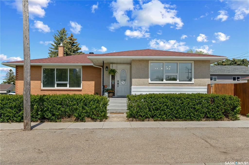 Property Photo: 384 Assiniboia Avenue SK S0G 4P0