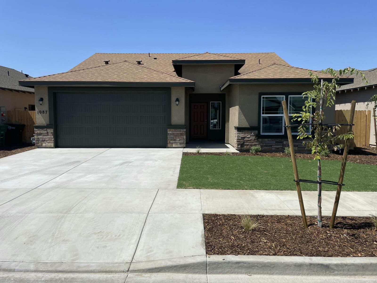 Property Photo: 1087 S Mesa Oak Street CA 93257