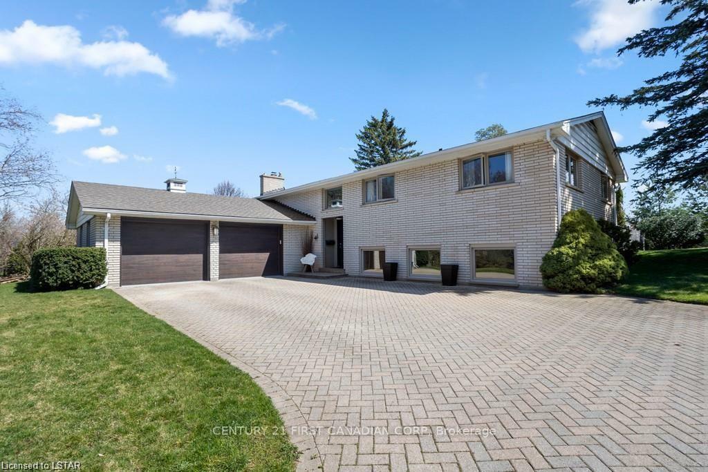 Photo de la propriété:  688 Westmount Hills Drive E  ON N6K 1B2 