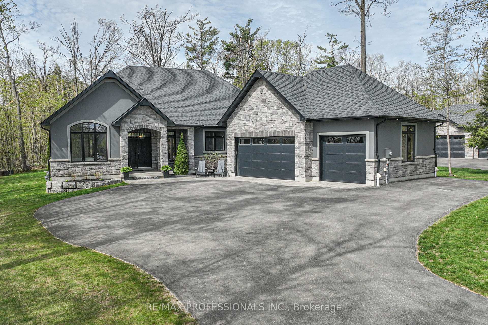 Property Photo: 21 Boothby Crescent ON L9X 0H1