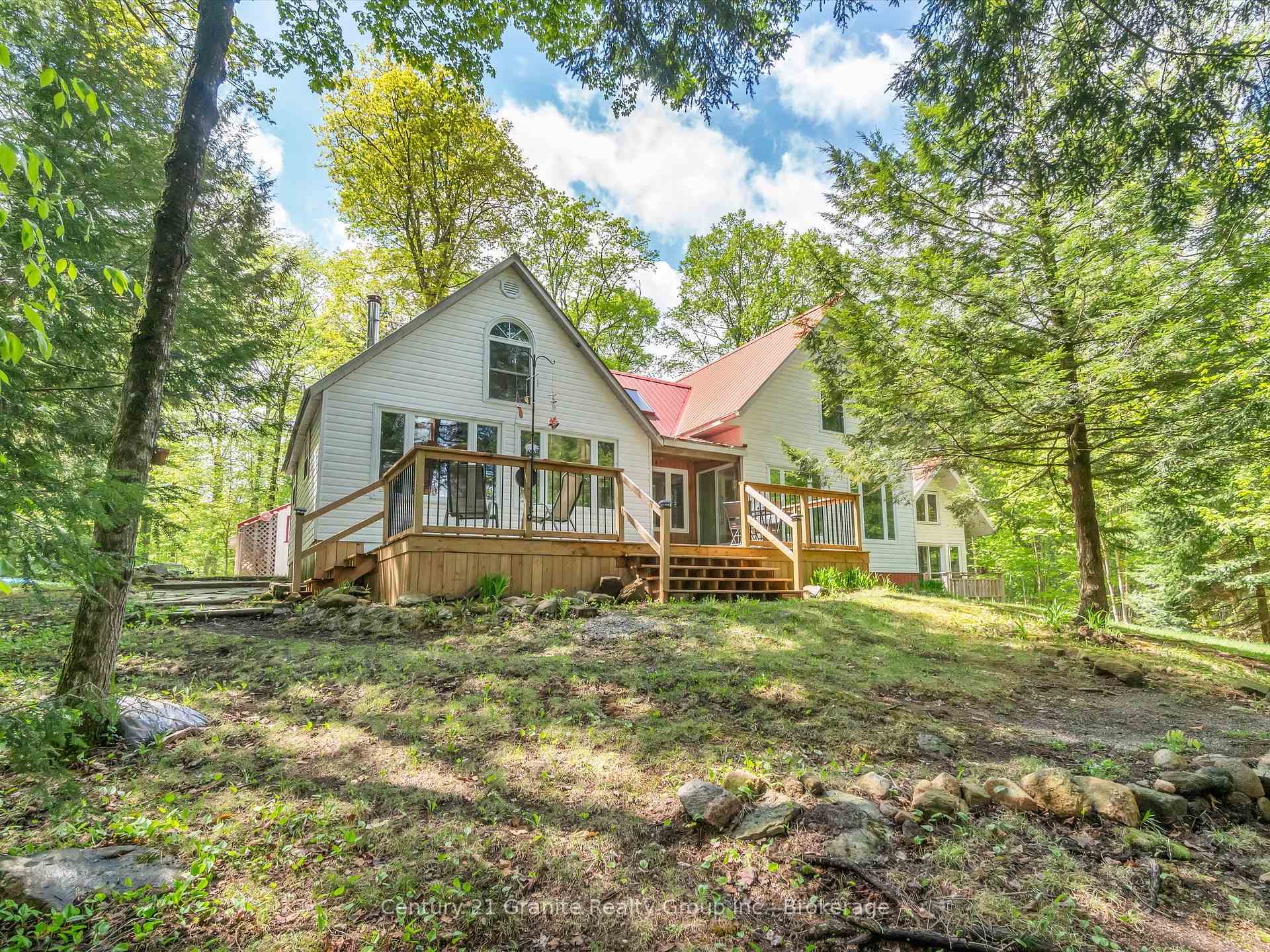 Photo de la propriété: 1120 S Clear Lake Road ON P1L 1X1