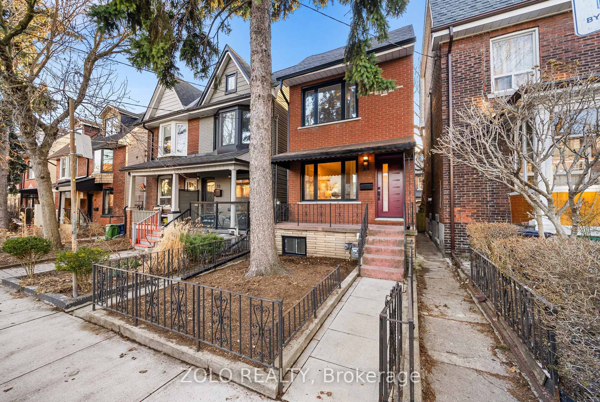 Photo de la propriété: 82 Bellwoods Avenue ON M6J 2P4