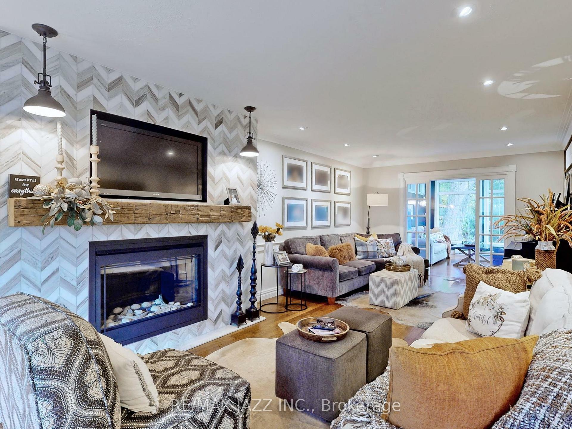 Property Photo: 1633 Charles Street ON L1N 1C1