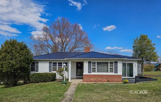 Property Photo:  226 Ralph St  OH 45640 