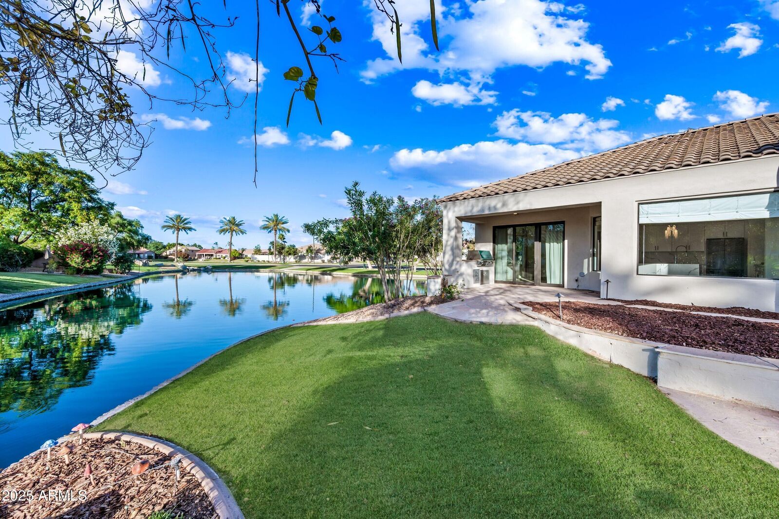 Property Photo: 1724 W Blue Ridge Way AZ 85248