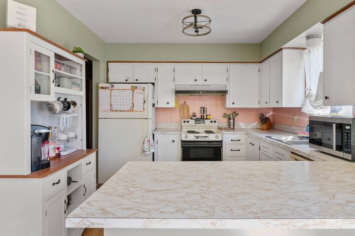 Property Photo:  1713 12th Street  ID 83501-6253