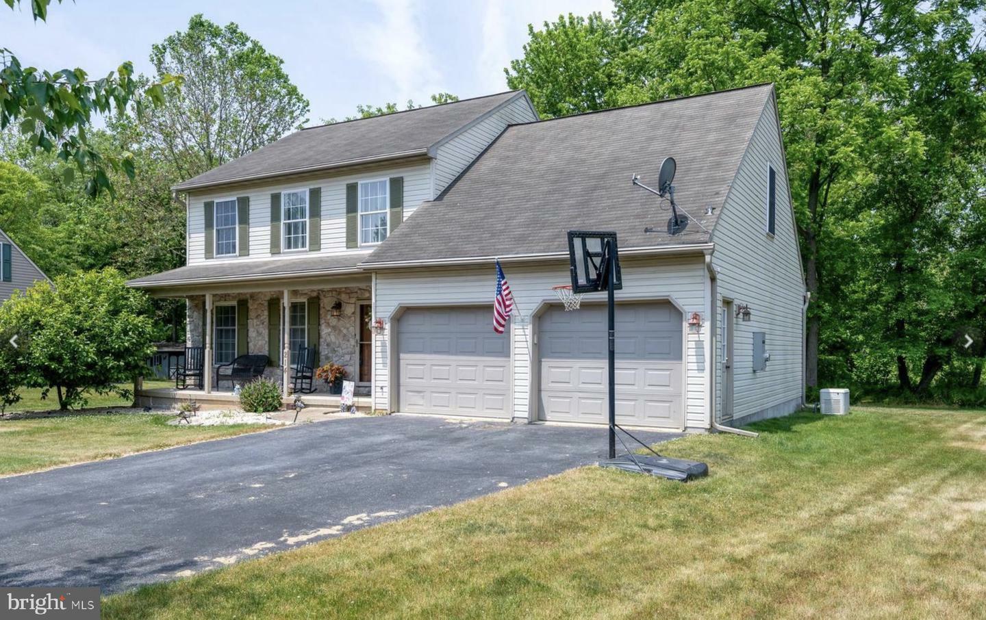 Property Photo: 214 Holly Lane PA 17602
