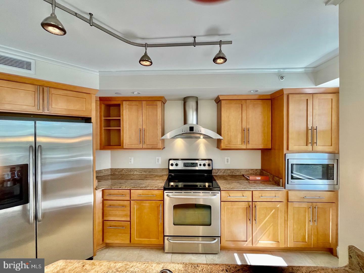 Property Photo: 1325 N Pierce Street 403 VA 22209