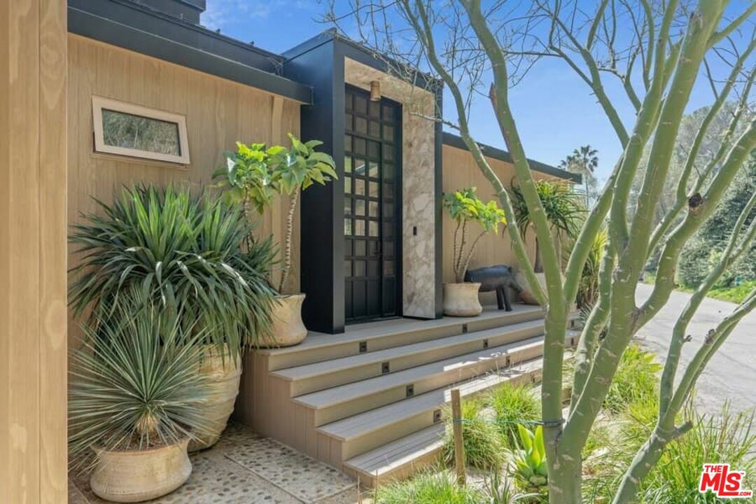 Property Photo: 100 Paradise Cove Rd CA 90265